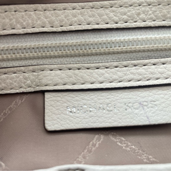Michael Kors Cream Shoulder Bag - Picture 8 of 9